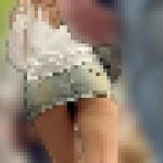 【再販】短過ぎ！！パンツ見えそうなぐらいミニスカのギャル(/ω＼)