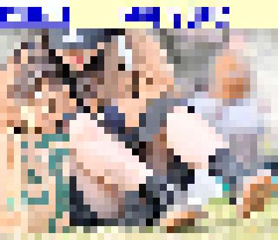 vol.692：お花見特集：立ち上がる瞬間にグレーの生Ｐがバッチリ見えたモデルさん。パンツにシミが付いてるね！他、多数収録！